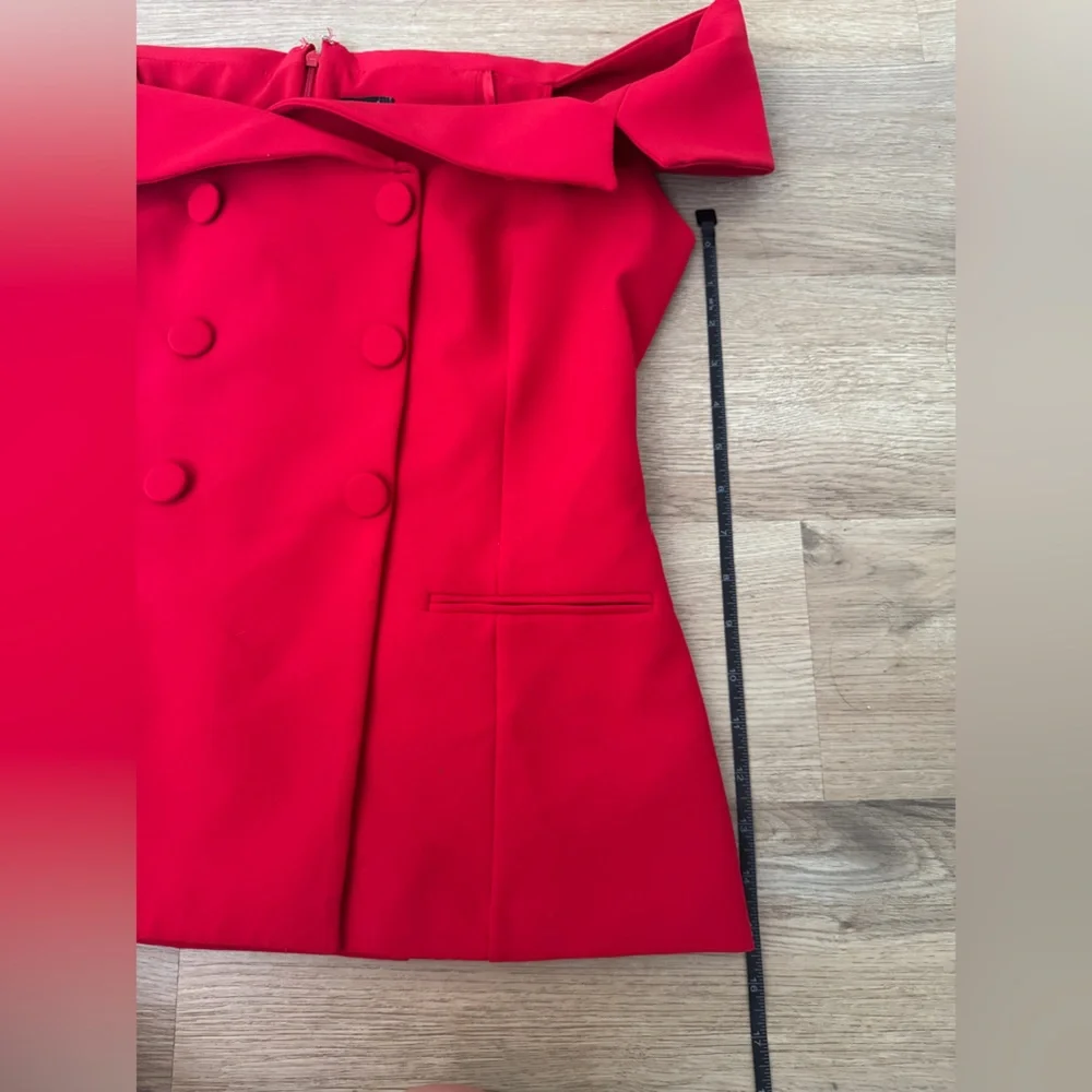 Express off the shoulder suit top - Picture 2 of 8